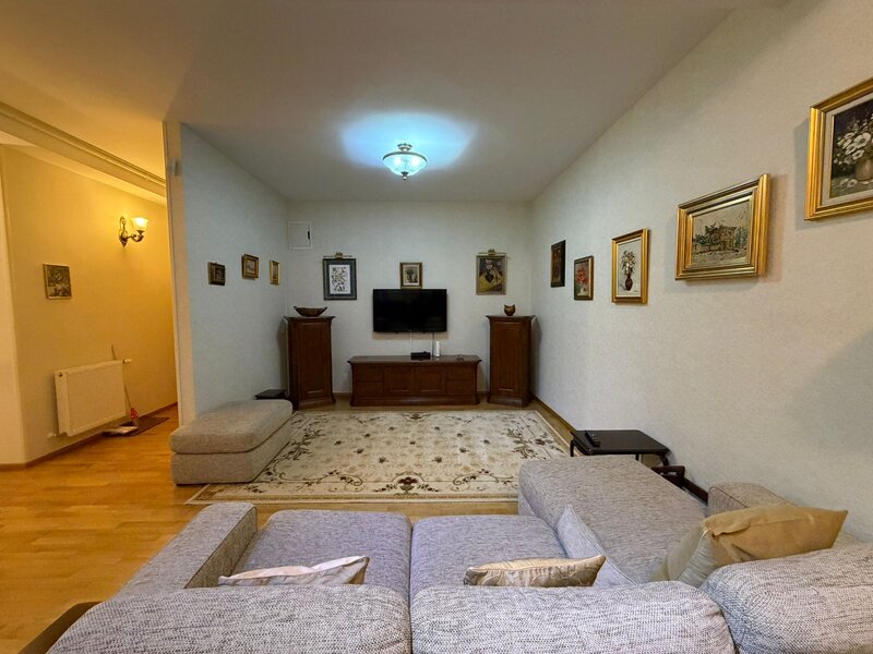 Arcul de Triumf, Herastrau, 2 camere, bloc 2006.