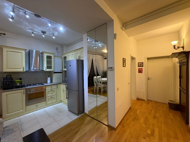 Arcul de Triumf, Herastrau, 2 camere, bloc 2006.