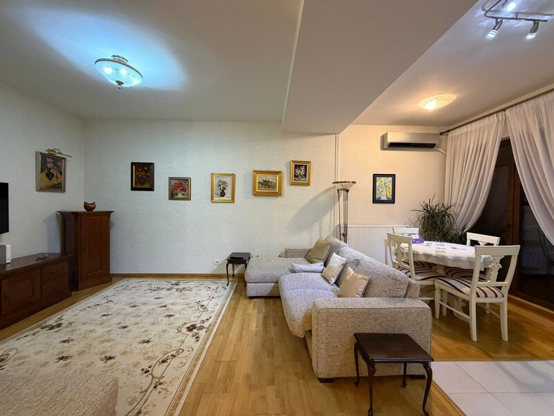 Arcul de Triumf, Herastrau, 2 camere, bloc 2006.