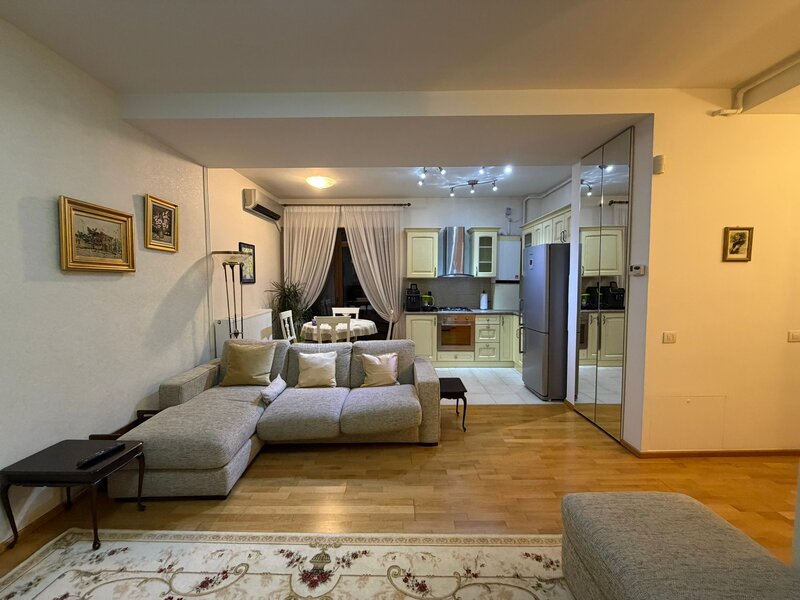 Arcul de Triumf, Herastrau, 2 camere, bloc 2006.